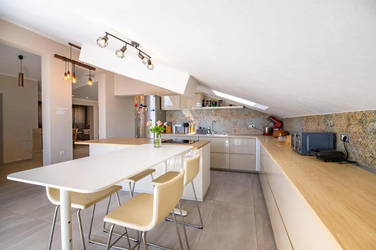 Penthouse Fravita Medulin Apartment